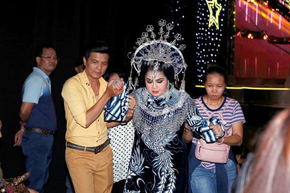 NSƯT Thành Lộc, sân khấu kịch, gãy xương, tai nạn sân khấu, sao Việt, 