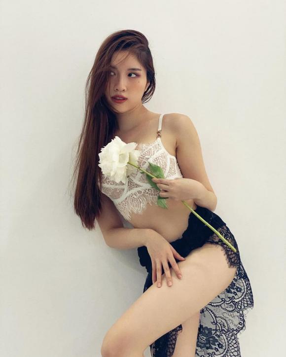 S – Vietnam, MC Thanh Thanh Huyền, bikini