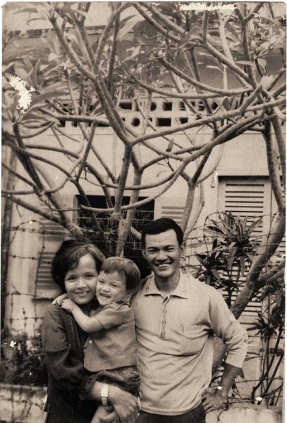 Đàm Vĩnh Hưng hiện là một trong những nghệ sĩ nổi tiếng và được yêu mến nhất Việt Nam. Hình ảnh của anh luôn được khán giả săn đón. Để được chiêm ngưỡng thêm những hình ảnh tuyệt đẹp của anh, hãy đến xem ngay nhé!