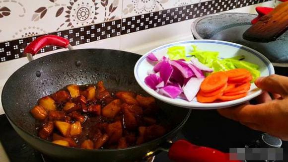 kho thịt khoai tây, dạy nấu ăn, mẹo nấu ăn, tự nấu ăn tại nhà