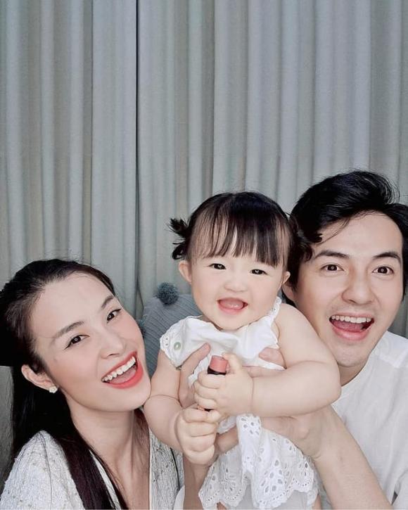 Đông Nhi, Ông Cao Thắng, Sao Việt, Nữ ca sĩ
