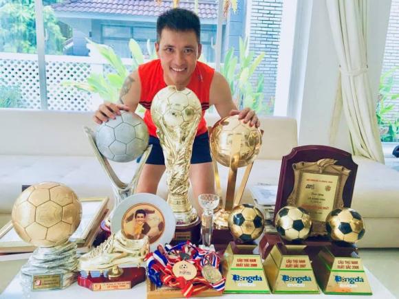 danh thủ Công Vinh, ca sĩ Thủy Tiên, sao Việt