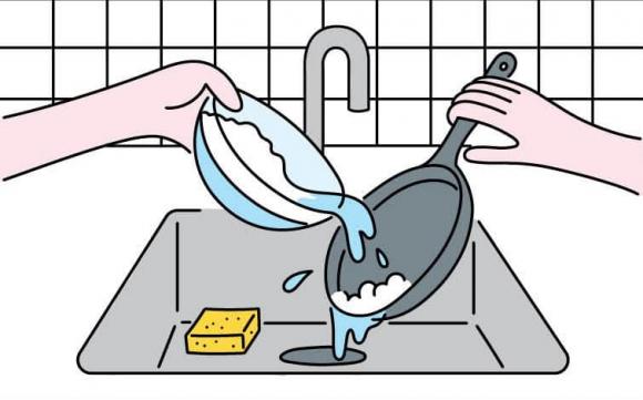 rửa bát, cách rửa bát chuẩn, nước rửa bát, đổ nước rửa bát trực tiếp lên bát bẩn