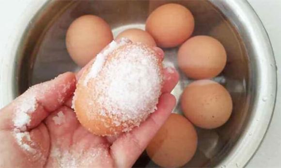 luộc trứng, cách luộc trứng bằng bình giữ nhiệt, cách luộc trứng ngon, dạy nấu ăn, mẹo nấu ăn