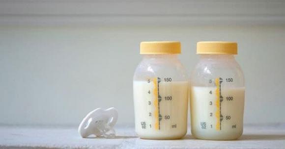 vắt sữa đúng cách, vắt sữa sau khi sinh, chăm sóc trẻ đúng cách