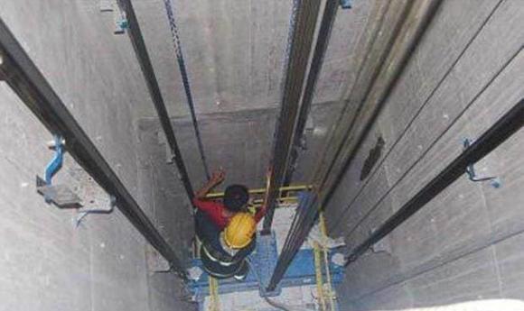 tháng máy, sử dụng thang máy, tháng máy rơi, an toàn khi đi thang máy