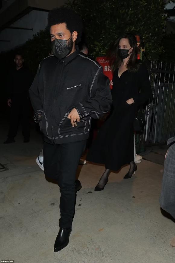Angelina Jolie hẹn hò ca sĩ The Weeknd giữa lúc ồn ào bán tài sản chung với chồng cũ Brad Pitt