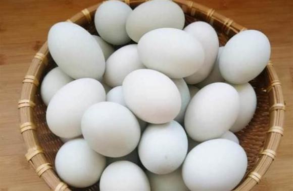 trứng vịt, nên lựa chọn trứng vỏ xanh lơ hoặc Trắng, tay nghề lên đường chợ