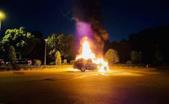 BMW bốc cháy, cháy ô tô, hỏa hoạn