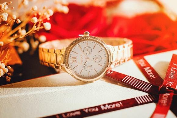 đồng hồ nữ đính đá, Đồng hồ Xwatch, Đồng hồ chính hãng