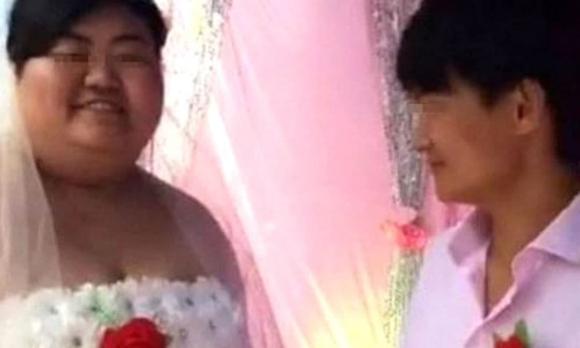 đám cưới gây chú ý mạng xã hội, mẹ chồng quá trẻ, cư dân mạng