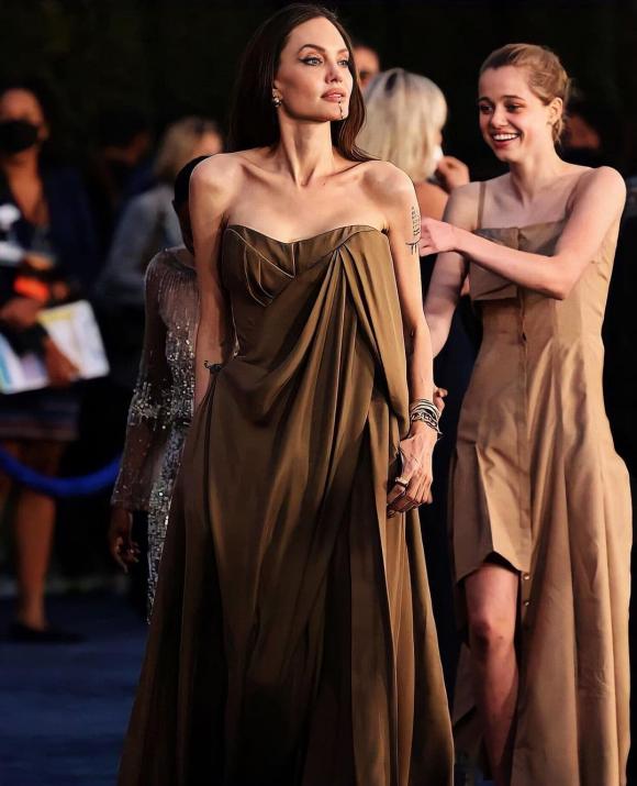 Shiloh Jolie Pitt, con gái angelina jolie, sao hollywood