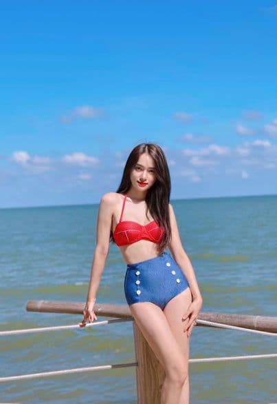 Lâu lắm mới được ngắm body ‘sắc lẹm’ của Hoa hậu chuyển giới Hương Giang khi diện bikini