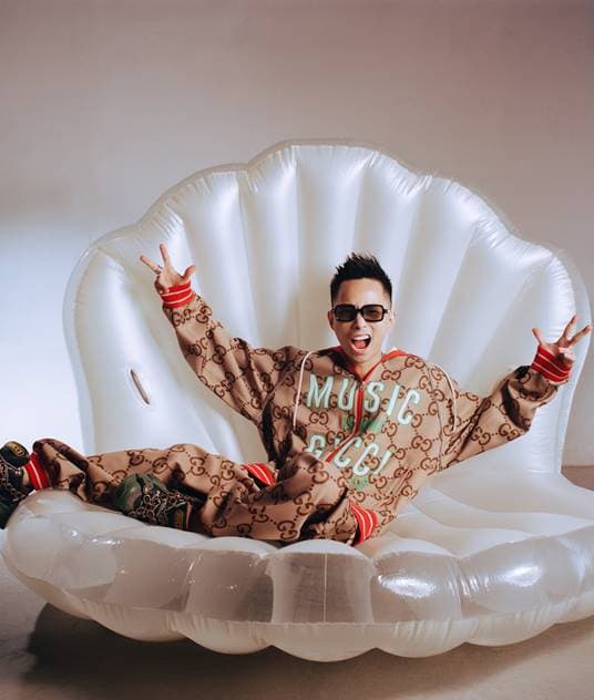Hoàng Touliver, Rhymastic, Sao Việt