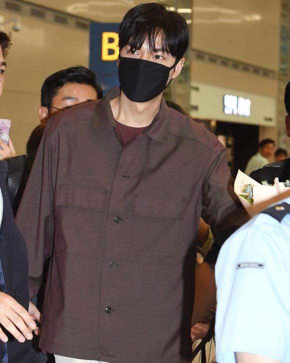 Là mỹ nam hàng đầu xứ sở kim chi vậy mà Lee Min Ho cũng có ngày 'tụt dốc':  Mặc đồ như ông chú, mặt mũi phờ phạc, mắt sưng húp