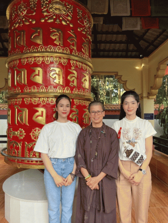 095629_anh2_ngoisaovn_w700_h933-ngoisaovn-w660-h879 0 Diệp Lâm Anh, Sao Việt, Chồng thiếu gia