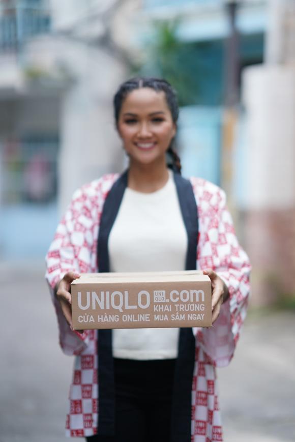 uniqlo-611 (1).JPG 0 UNIQLO, Cửa hàng UNIQLO online, H'Hen Niê