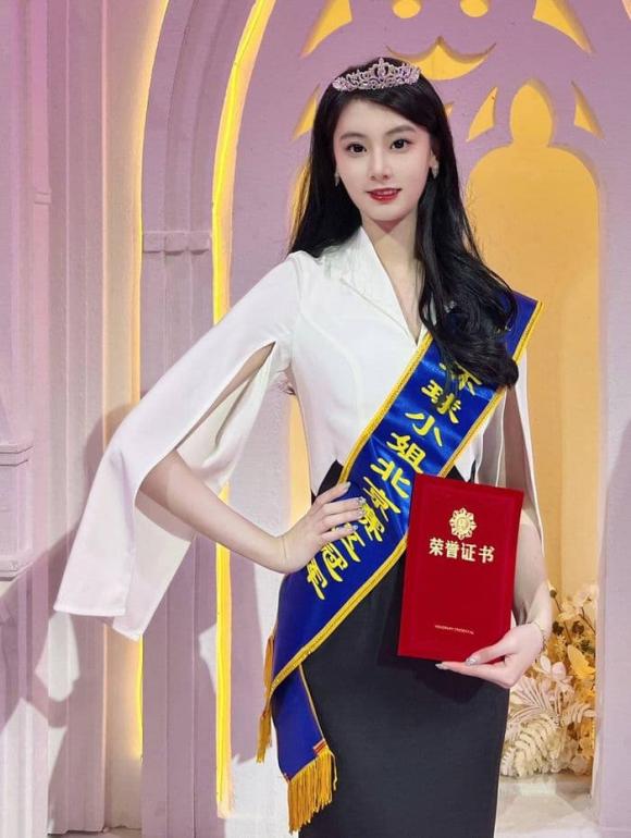 Tân Hoa hậu Hoàn vũ Trung Quốc 2021 mới đăng quang đẹp như thế nào mà được mệnh danh là ‘thần tiên tỷ tỷ’?