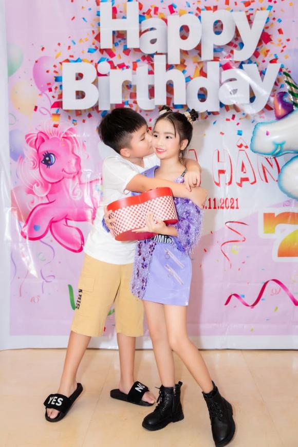 Con gái Hoa hậu Bùi Thị Hà, Ruby, giới trẻ
