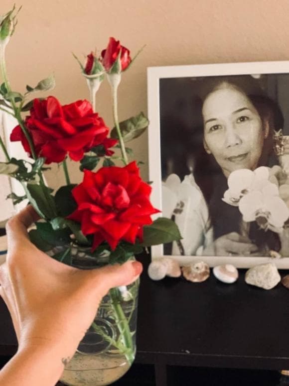 Bức ảnh mẹ ruột được Kim Hiền chụp lén gây xúc động, nỗi nhớ day dứt không thể diễn tả thành lời