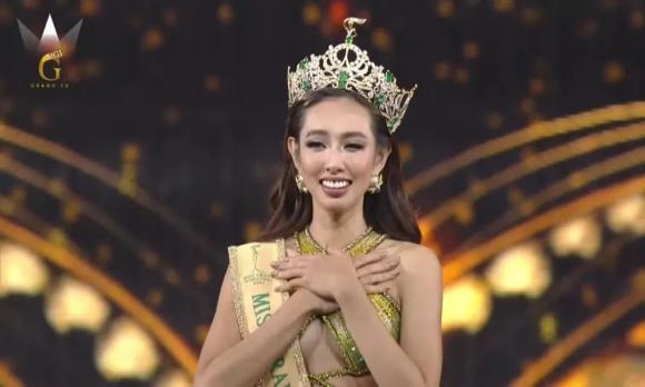 Hương Giang, Minh Tú cùng loạt sao Việt vỡ oà hạnh phúc khi chứng kiến chiến thắng của Thùy Tiên tại Miss Grand International