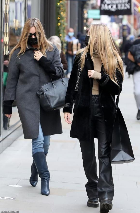 Kate Moss sành điệu dạo phố cùng con gái 19 tuổi, ái nữ ‘ngậm thìa vàng’ thừa hưởng cả nhan sắc và khí chất cực phẩm của mẹ