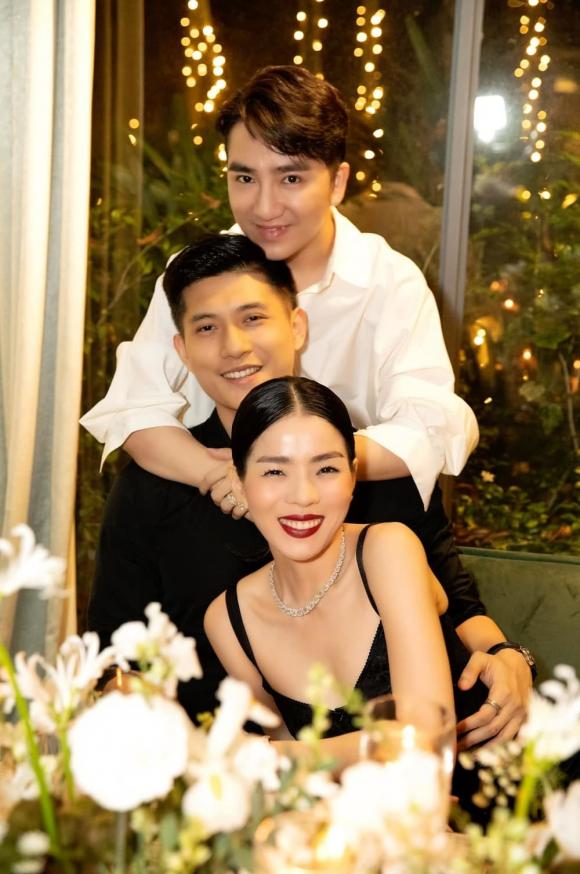 Lâm Bảo Châu, Sao Việt, Lệ Quyên, Nữ ca sĩ