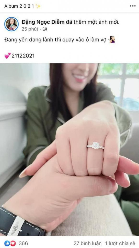 Em gái Huyền Baby được bạn trai cầu hôn bằng nhẫn kim cương khủng