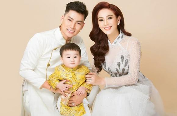 Thông tin Lâm Khánh Chi ly hôn với chồng kém 8 tuổi khiến nhiều người hâm mộ tiếc nuối.