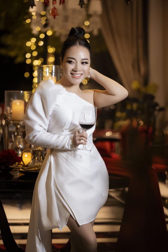 Vợ chồng Tuấn Hưng, Khắc Việt , doanh nhân Bích Nguyệt