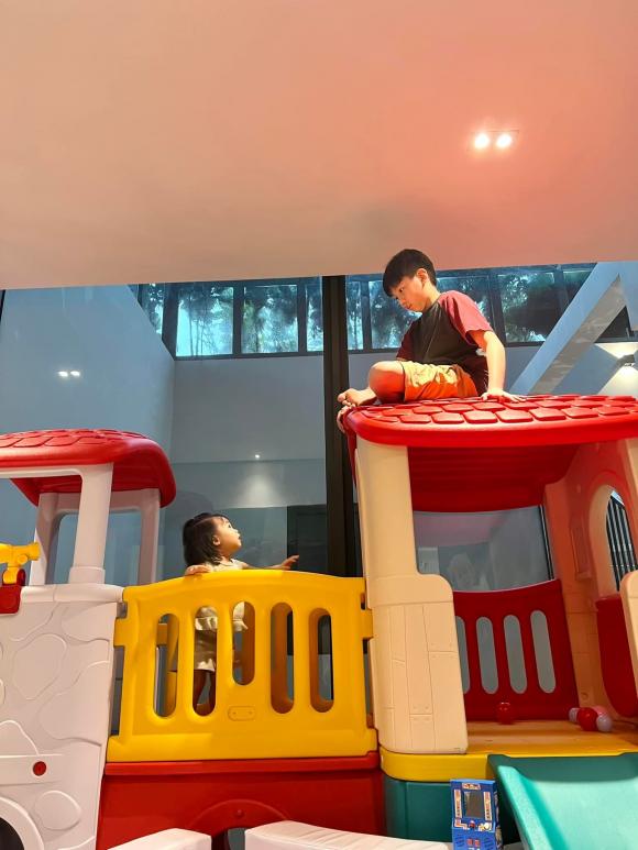 doanh nhân Cường Đô La,  ca sĩ Đàm Thu Trang, sao Việt