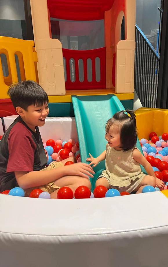 doanh nhân Cường Đô La,  ca sĩ Đàm Thu Trang, sao Việt