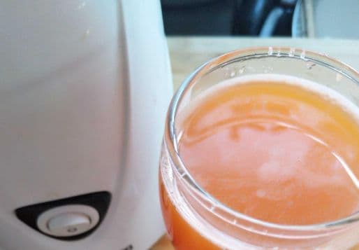 Nước ép cà rốt trị tàn nhang có hiệu quả không? Uống nước cà rốt để lâu có được không?
