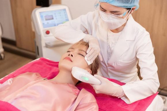 thieu-bao-tram-101 (1).jpg 0 Thiều Bảo Trâm, Shynh Luxury Gold Therapy, Trẻ hóa da