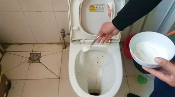 muối, bồn cầu