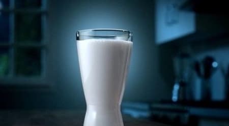 uống sữa, uống sữa đúng cách, trước khi ngủ