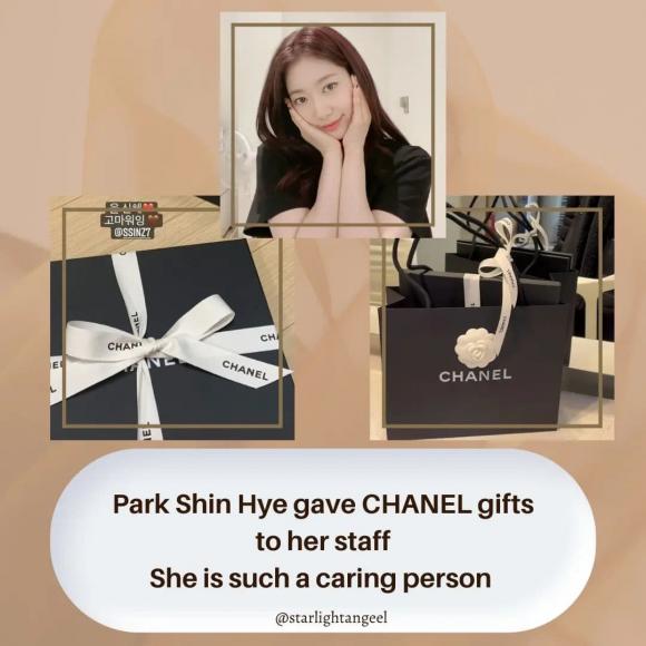Park Shin Hye tặng quà đến từ thương hiệu Chanel cho nhân viên trước thềm đám cưới.