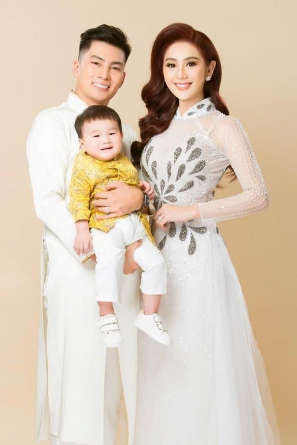 Gia đình Lâm Khánh Chi hạnh phúc hơn khi có con trai.