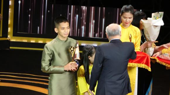 ca sĩ Phi Nhung, sao Việt, con nuôi ca sĩ  Phi Nhung