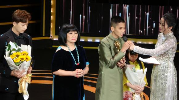 ca sĩ Phi Nhung, sao Việt, con nuôi ca sĩ  Phi Nhung