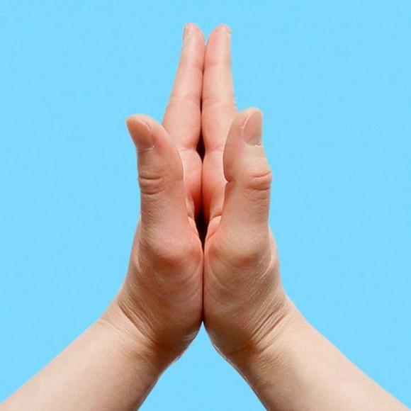 nắm tay, vị trí nắm tay giúp tăng cường sức khỏe, chăm sóc sức khỏe 