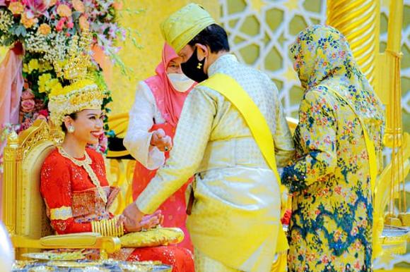 đám cưới phủ đầy vàng và kim cương, Công chúa Brunei, lễ cưới hoàng gia