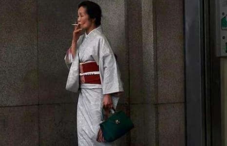 hút thuốc lá, người Nhật hút thuốc lá, lưu ý khi hút thuốc lá