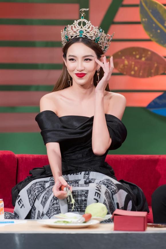 Hoa hậu Thùy Tiên, sao việt