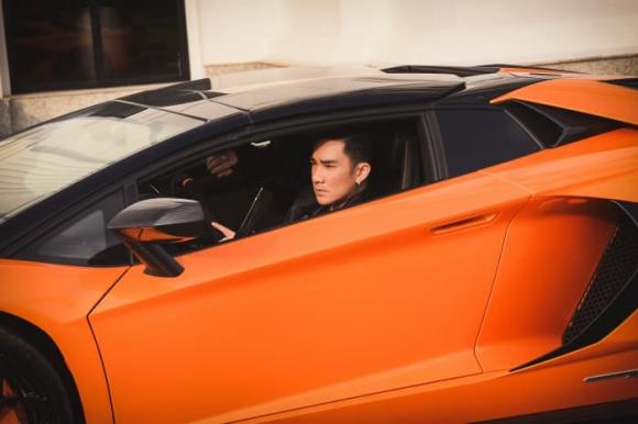 Quang Hà 'chơi lớn' ngày đầu năm mới khi lái siêu xe Lamborghini 70 tỷ gây  náo loạn phố Hà Nội