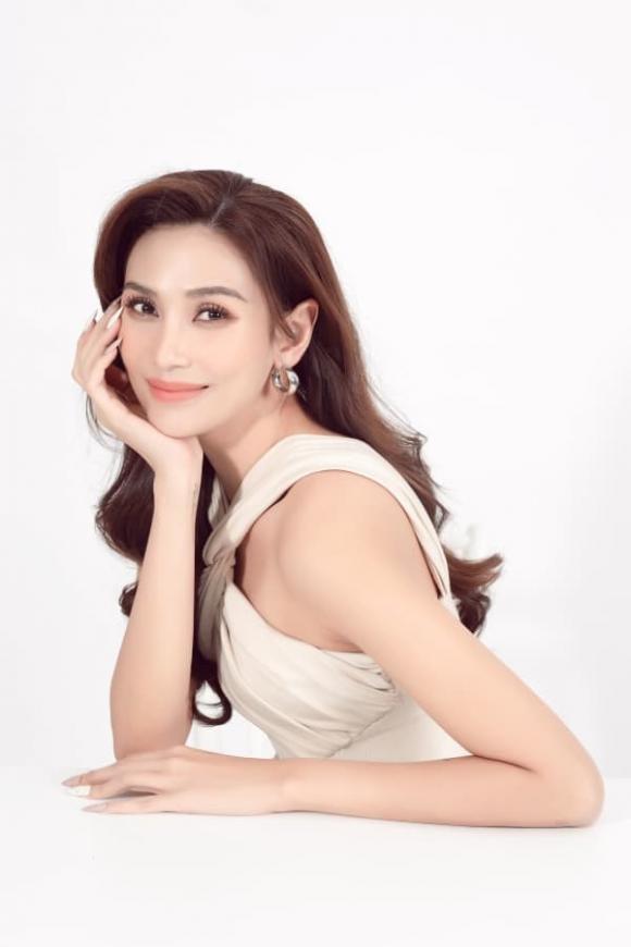 siêu mẫu Võ Hoàng Yến, diễn viên Lý Nhã Kỳ, sao Việt