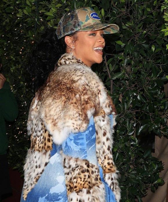 Rihanna, ca sĩ tỷ phú, sao âu mỹ