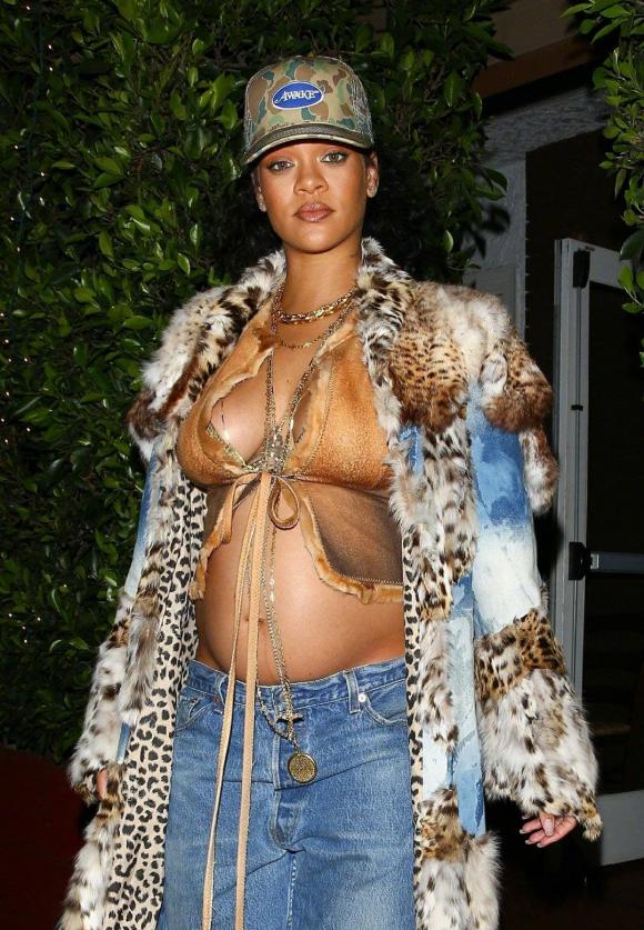 Rihanna, ca sĩ tỷ phú, sao âu mỹ
