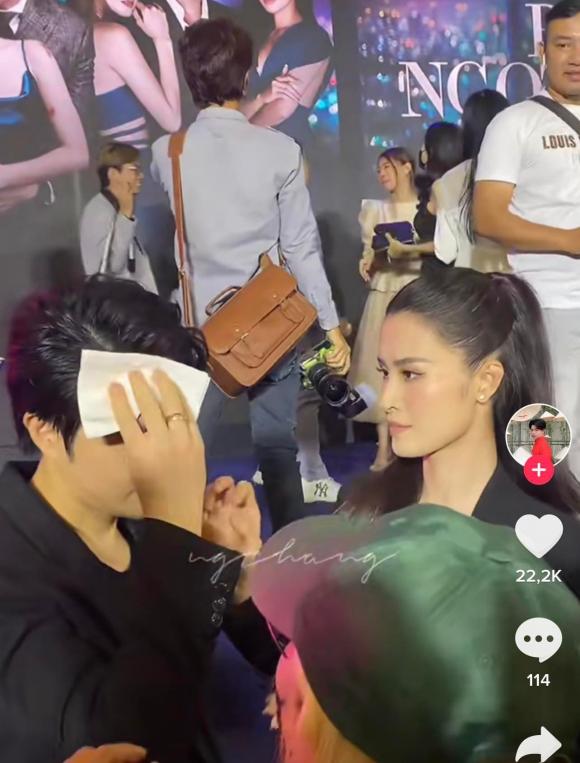 ca sĩ Đông Nhi, ca sĩ Ông Cao Thắng, sao Việt