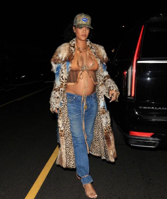 Rihanna, ca sĩ tỷ phú, sao âu mỹ